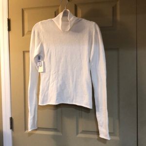 Ladies”Wilfred”MED. cream soft turtleneck sweater
